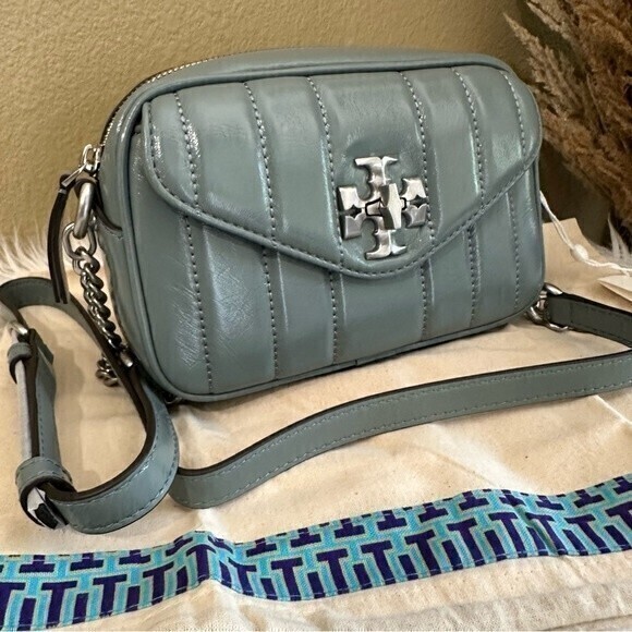 New Tory Burch Kira patent Small camera bag - Picture 1 of 9
